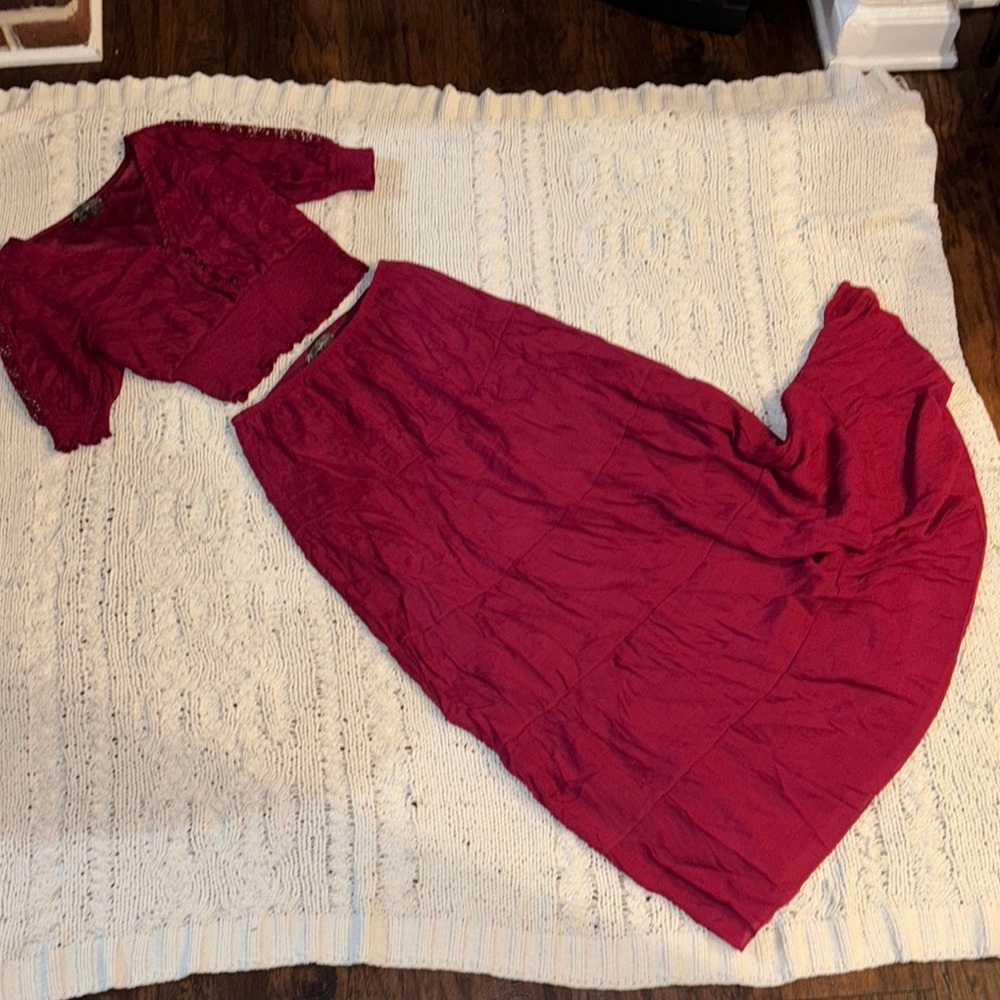 Chic J. Gee 2piece Skirt & Blouse